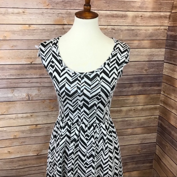 Rue21 Skater Mini Dress Chevron Print Size M NWT - Picture 2 of 7
